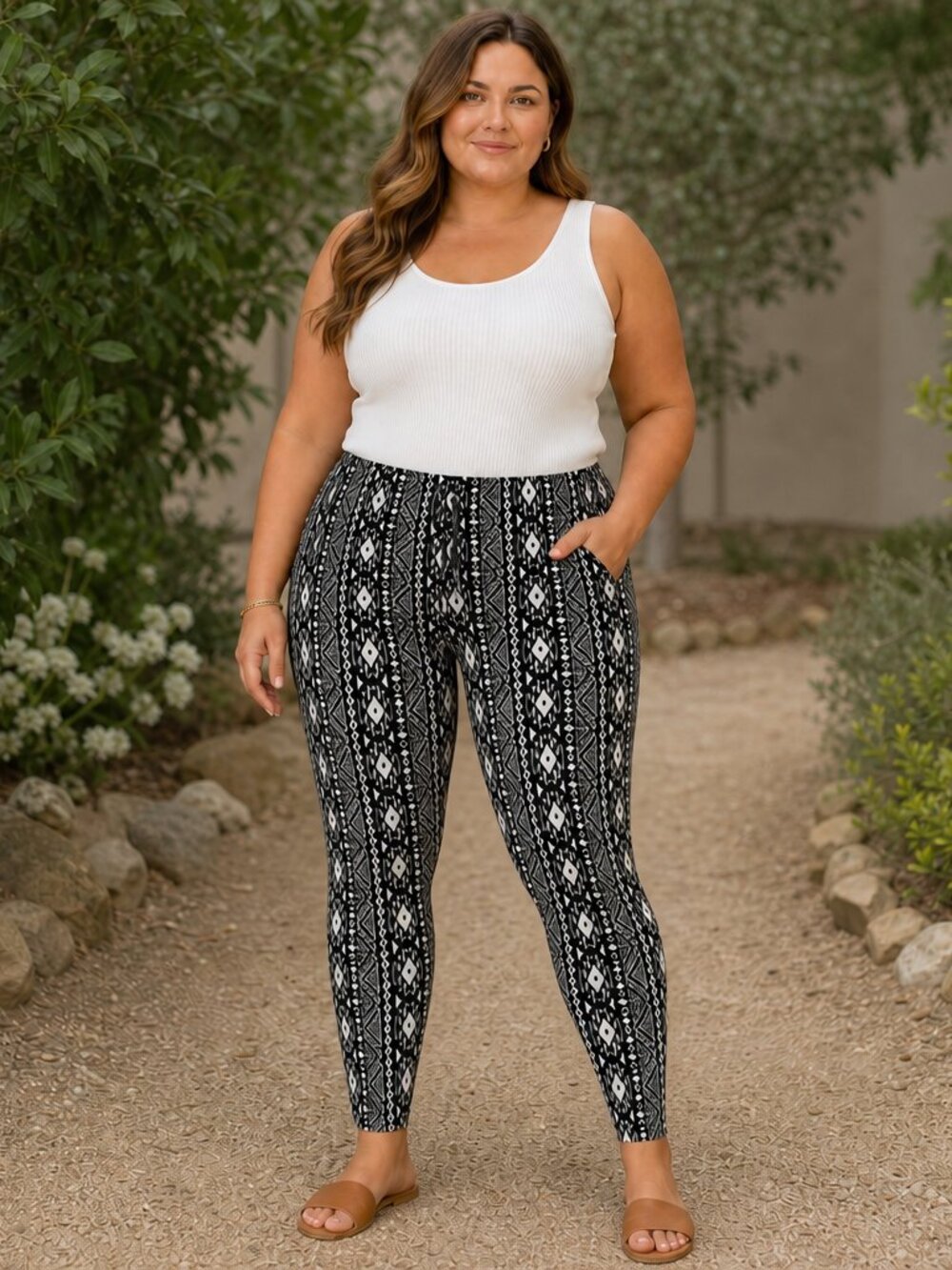 Divided by H&M Black & White Aztec‑Print Pull‑On Pants – Size 12 – EUC